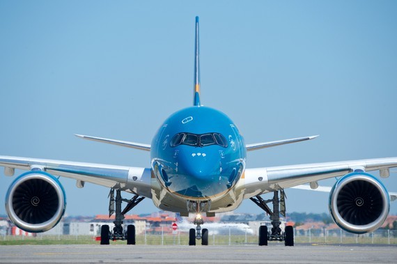  Vietnam Airlines suspends air routes to France, Malaysia