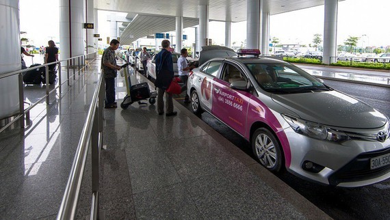 All taxi services at Noi Bai International Airport halted 