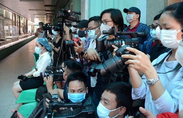 Reporters work at a hospital in Da Nang city (Photo: VNA)