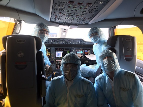 The flight crew of Vietnam Airlines 