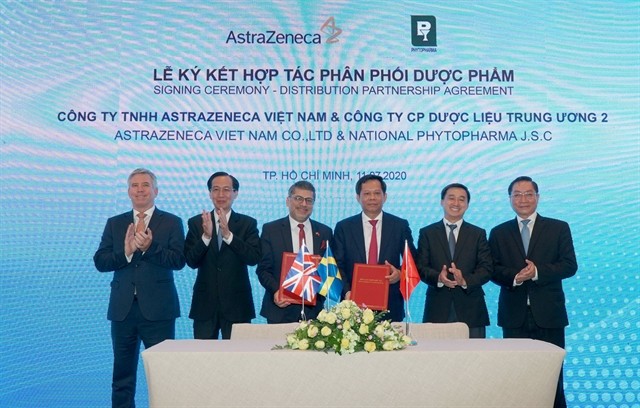 AstraZeneca Vietnam signed an MoU on distributing pharmaceutical products with the National Phytopharma Joint-Stock Company No 2 on July 11 in HCMC (Photo:VNS)