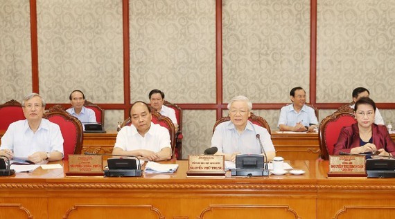 Party General Secretary and State President Nguyen Phu Trong (centre) speaks at the meeting. (Photo: VNA)