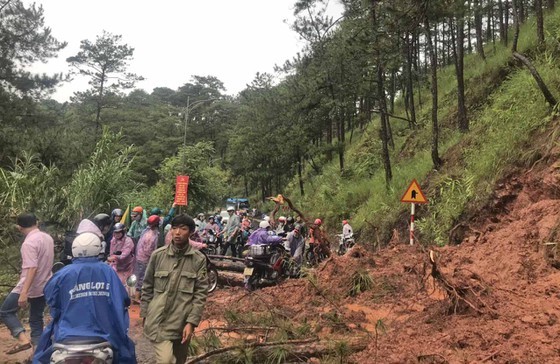 Downpour causes mountain pass landslide