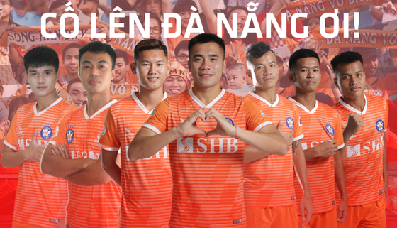 Players of Da Nang Football Club call for Covid-19 protection and prevention