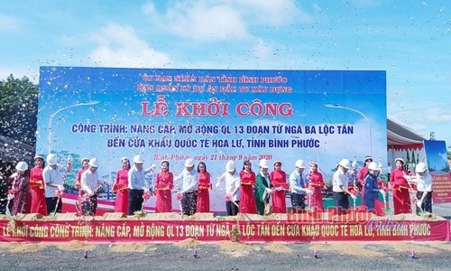 A groundbreaking ceremony for upgrade and expansion project of the National Highway No.13 (photo:VNA)