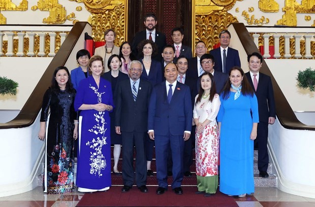 Prime Minister Nguyen Xuan Phuc (front, third, right), UN Resident Coordinator Kamal Malhotra (front, third, left) and other UN and Vietnamese officials at the meeting on October 21 (Photo: VNA)