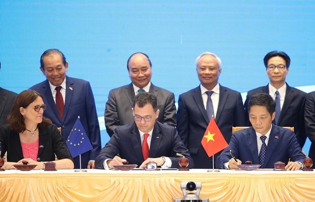 PM Nguyen Xuan Phuc witnessed the signing of the EU-Vietnam Free Trade Agreement. (Photo: VNA)