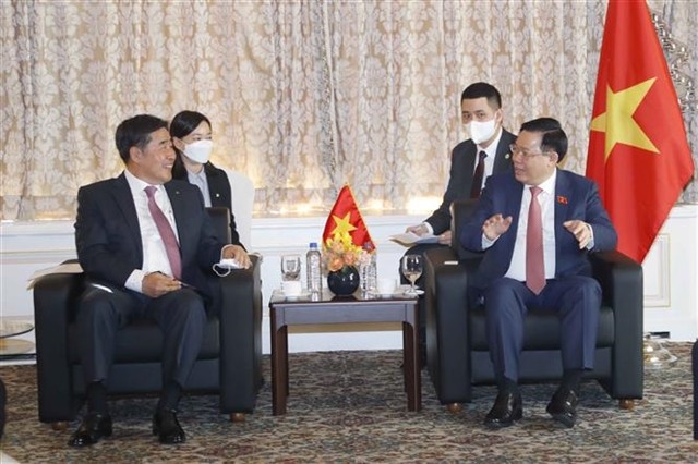 National Assembly Chairman Vuong Dinh Hue receives Korean business leaders