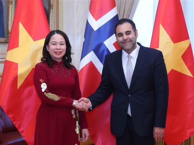 Visepresident Vo Thi Anh Xuan (til venstre) møter talmannen for det norske parlamentet Masud Gharahkhani (Foto: VNA)