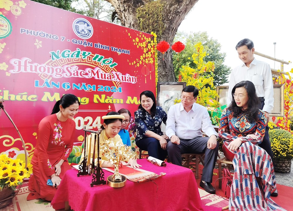 Tet holiday in HCMC, season of sharing and love | SGGP English Edition
