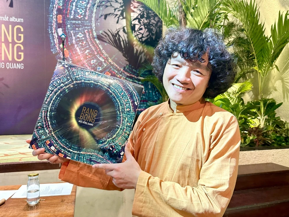 Nghệ sĩ Ngô Hồng Quang hạnh phúc ra mắt album mới "Rạng Đông:. Ảnh: THÚY BÌNH