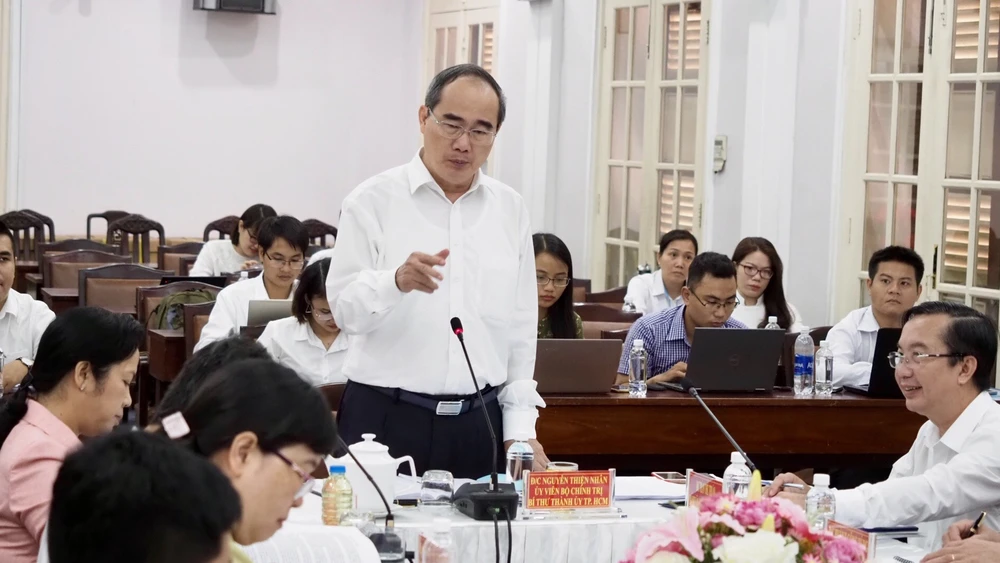 Bí thư Thành ủy TPHCM Nguyễn Thiện Nhân làm việc với Quận ủy Quận 1