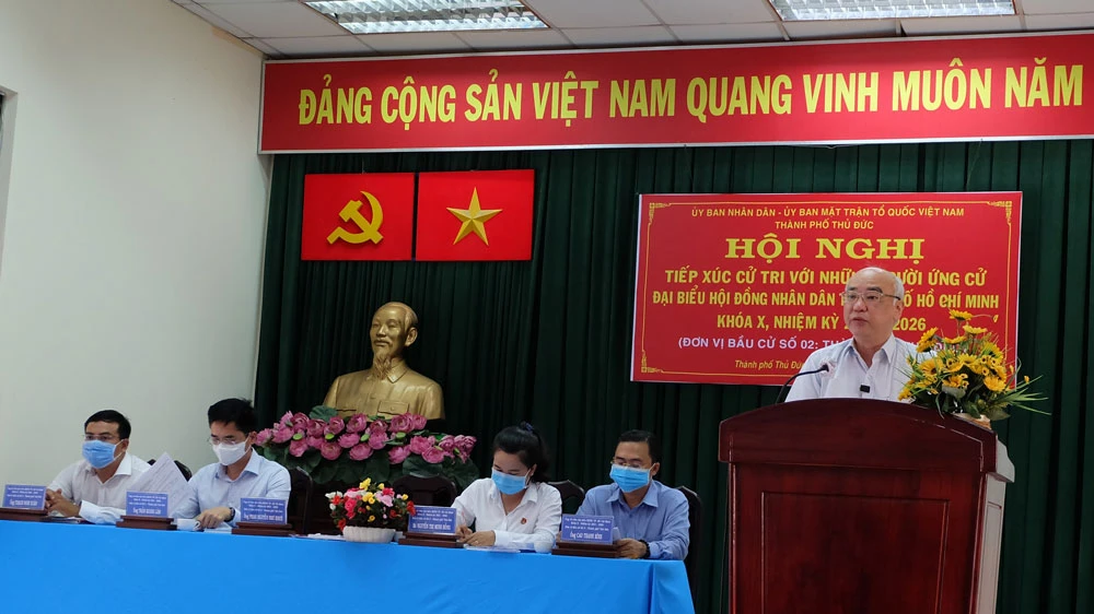 Ứng cử viên Phan Nguyễn Như Khuê trình bày chương trình hành động trước cử tri TP Thủ Đức