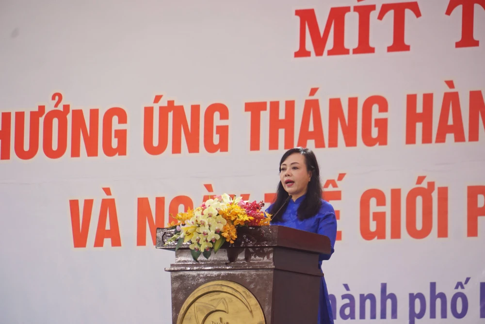 Bộ trưởng Bộ Y tế Nguyễn Thị Kim Tiến phát biểu tại lễ mít tinh
