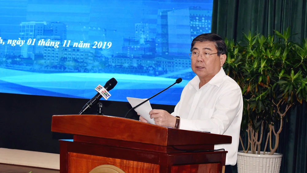 Chủ tịch UBND TP Nguyễn Thành Phong phát biểu tại hội nghị
