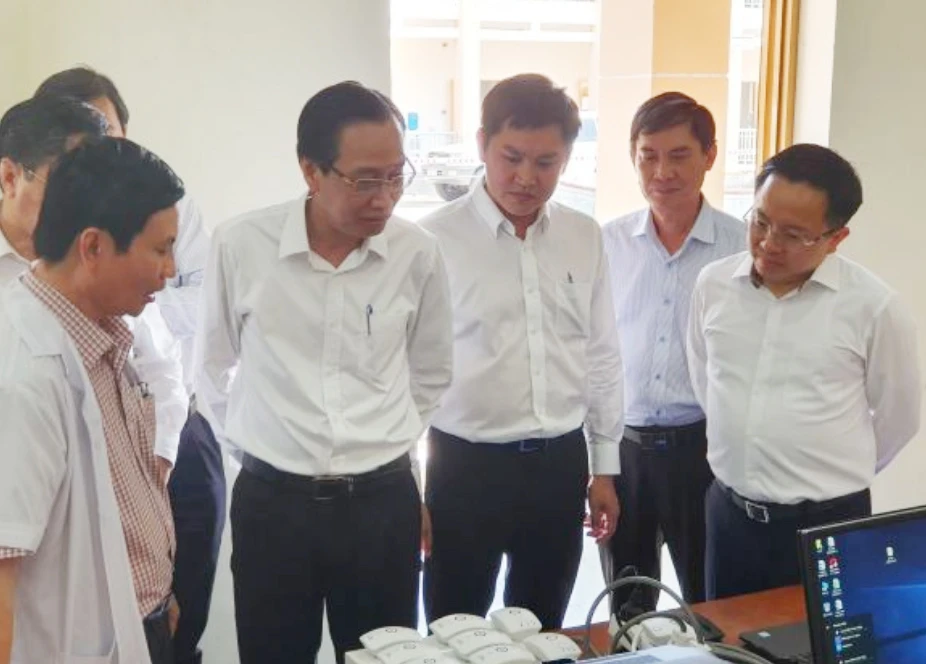Phó Chủ tịch Thường trực UBND TPHCM Lê Thanh Liêm kiểm tra công tác phòng, chống nCoV tại Bệnh viện dã chiến cở sở 1 tại Củ Chi