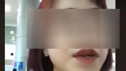 Cô gái livestream ở sân bay "chia sẻ bí quyết" để không phải bị cách ly