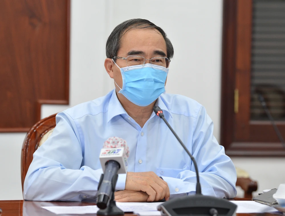 Bí thư Thành ủy TPHCM Nguyễn Thiện Nhân phát biểu chỉ đạo tại buổi họp trực tuyến về công tác phòng chống dịch Covid-19, chiều 20-4-2020. Ảnh: VIỆT DŨNG