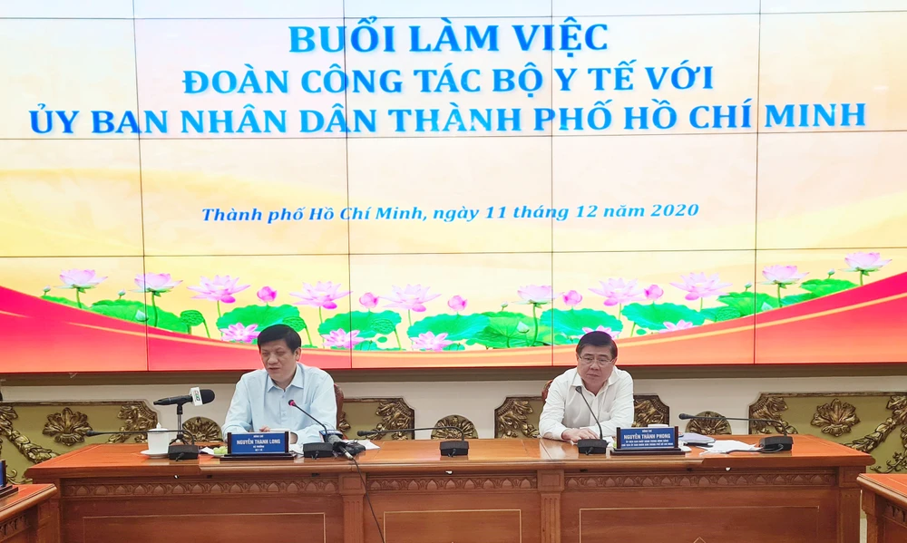 Đồng chí Nguyễn Thành Phong, Ủy viên Trung ương Đảng, Phó Bí thư Thành ủy, Chủ tịch UBND TPHCM và Bộ trưởng Bộ Y tế Nguyễn Thanh Long chủ trì buổi làm việc