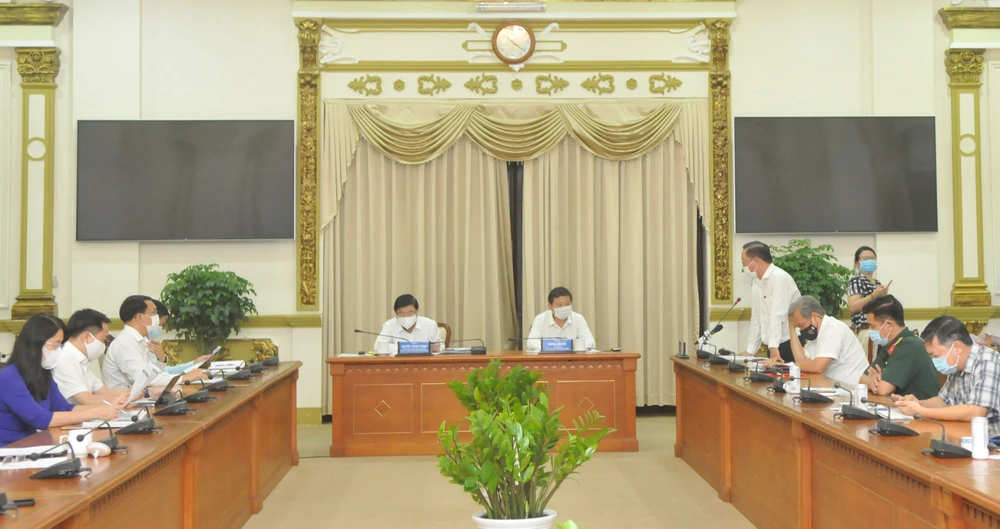 Quang cảnh buổi họp Ban Chỉ đạo phòng chống dịch Covid-19 TPHCM diễn ra sáng 10-5. Ảnh: CAO THĂNG