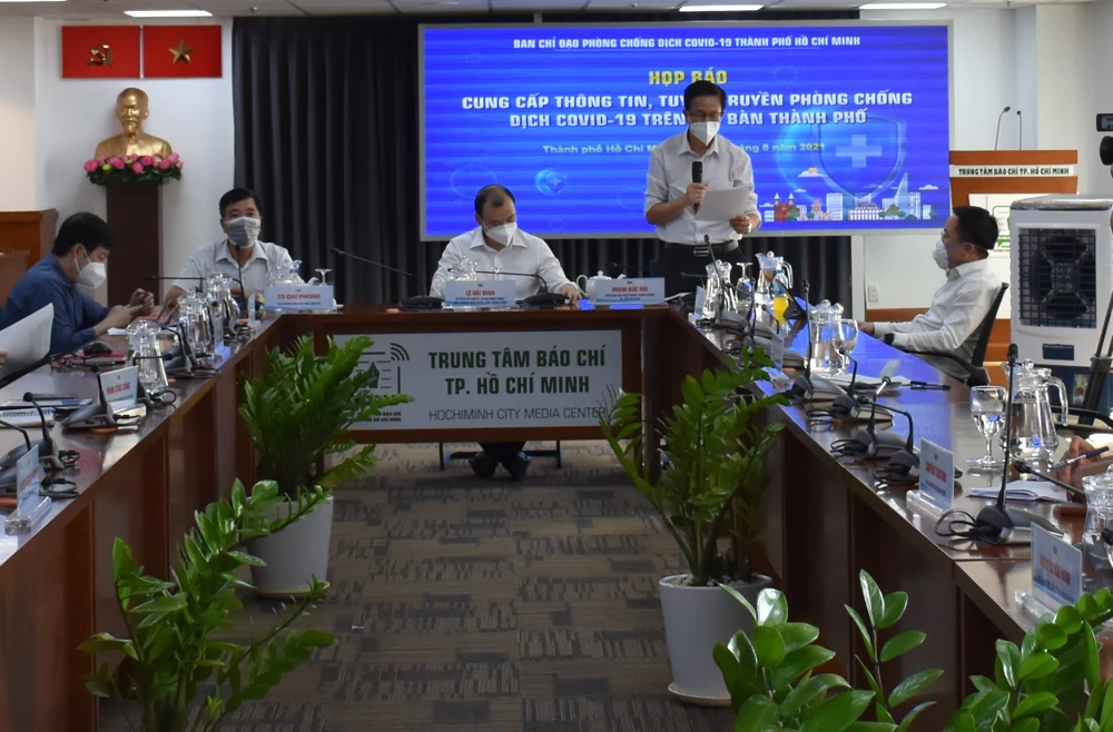 Đồng chí Phạm Đức Hải, Phó Ban Chỉ đạo phòng chống dịch Covid-19 TPHCM thông tin tại buổi họp báo