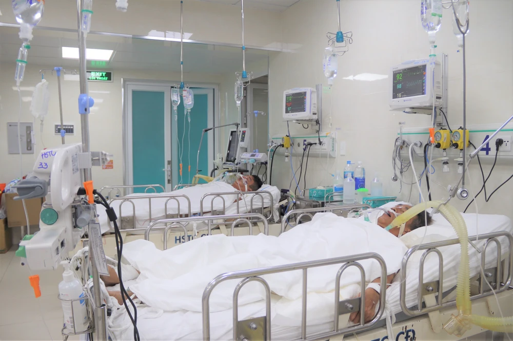 Bệnh nhân ngộ độc methanol đang điều trị tại Bệnh viện Nguyễn Tri Phương