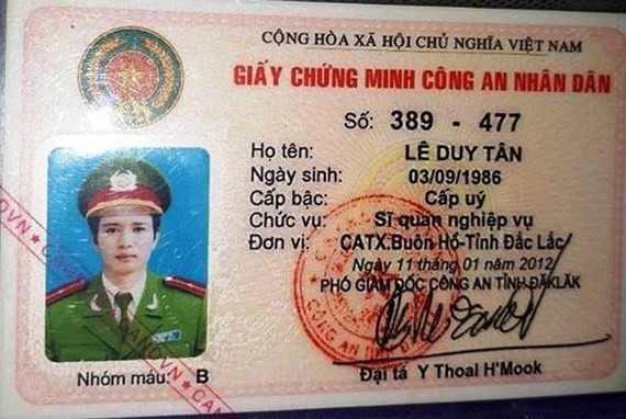police officer Le Duy Tan's People's Police Certificate ID card