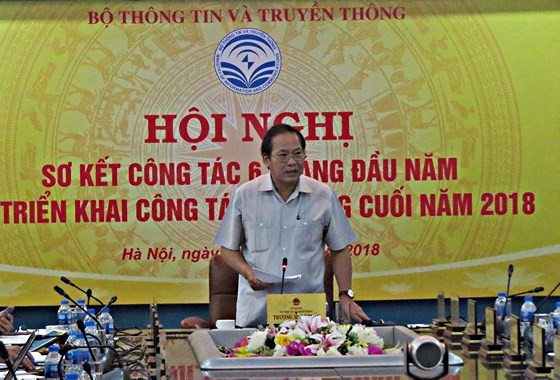 Minister Truong Minh Tuan addresses the meeting. (MIC photo)