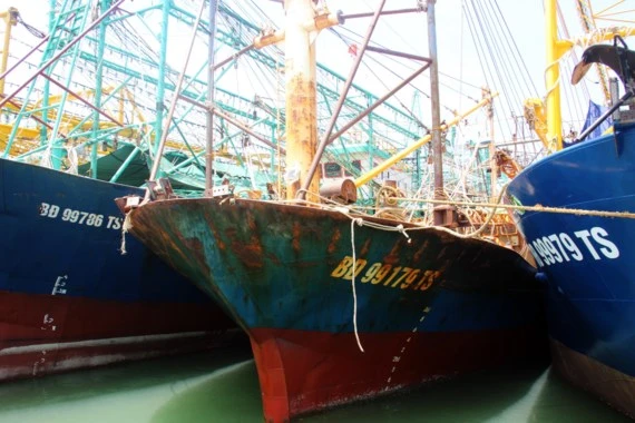 Nhiều tàu vỏ thép đóng theo NĐ-67 của ngư dân Bình Định bị rỉ sét, phải nằm bờ chờ sửa chữa