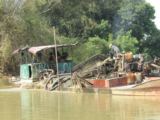 Hạn chế cấp phép khai thác cát trên sông Đồng Nai