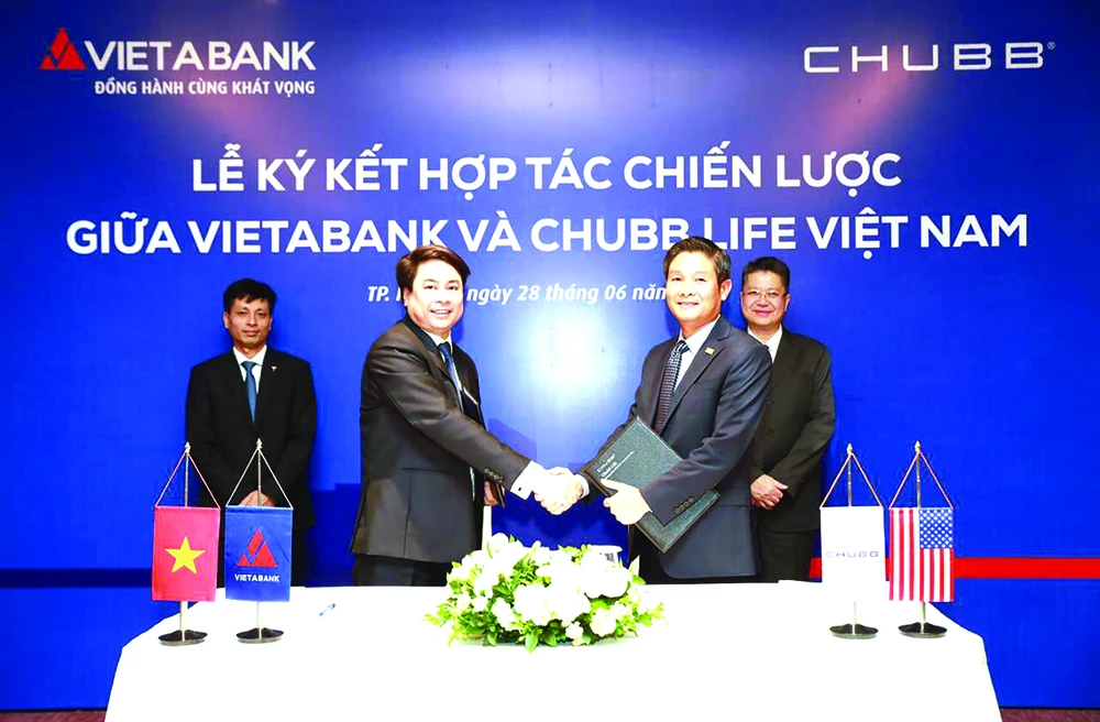 Chubb Life Việt Nam và VietABank hợp tác phân phối sản phẩm bảo hiểm