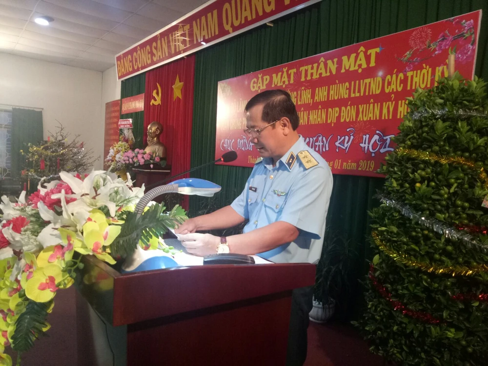 Trung tướng Lê Huy Vịnh, Ủy viên BCH Trung ương Đảng, Ủy viên Quân ủy Trung ương, Tư lệnh Quân chủng Phòng không – Không quân chủ trì buổi gặp mặt