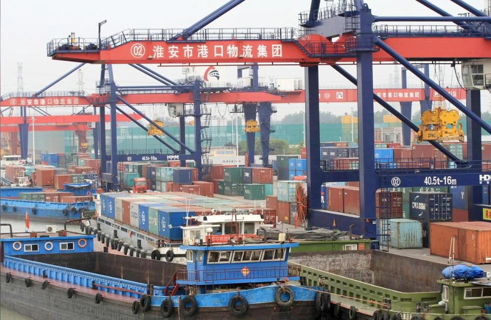 Container hàng hóa ở cảng Huaian, tỉnh Giang Tô, Trung Quốc, ngày 5-5-2019. Ảnh: REUTERS
