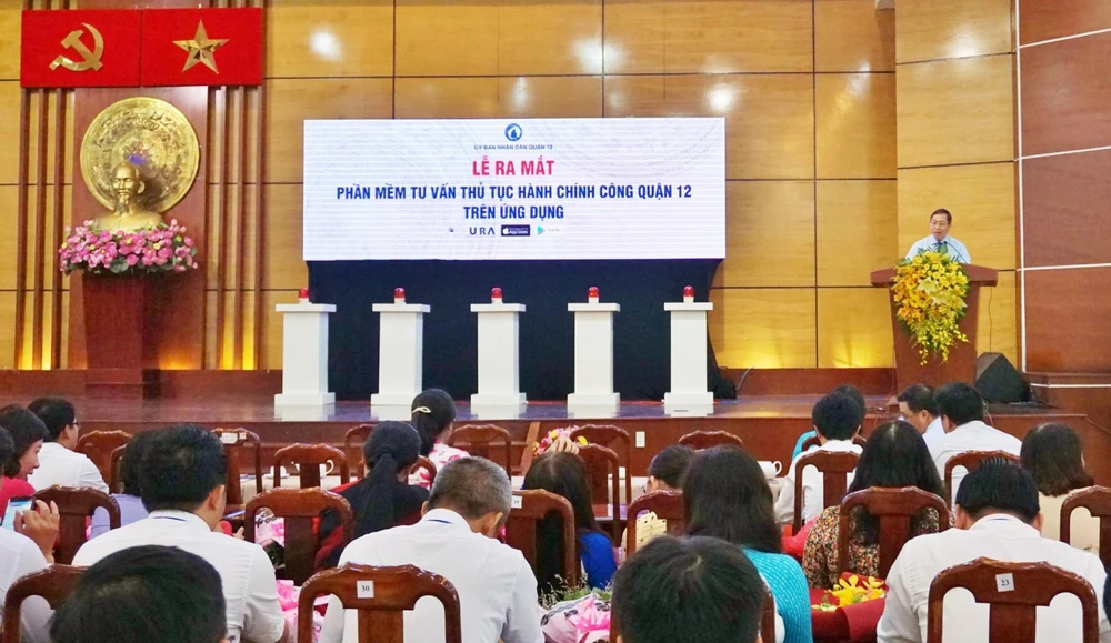 Ông Trần Hữu Trí - Bí thư Quận ủy, Chủ tịch HĐND quận phát biểu tại Lễ ra mắt ứng dụng IURA. Ảnh: TTĐTQ12
