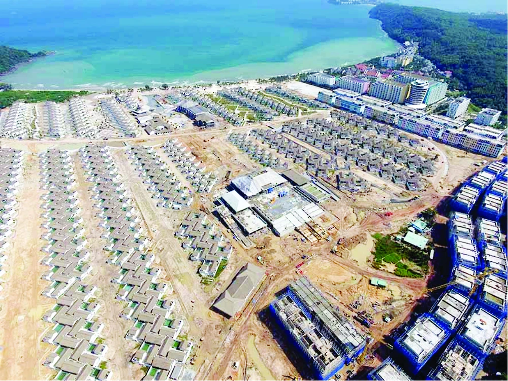 Tập đoàn Xây dựng Hòa Bình tổ chức Lễ cất nóc công trình Sun Premier Village Kem Beach Resort