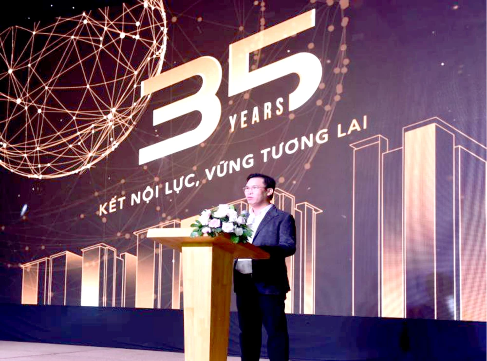 Ông Đinh Trường Chinh - Chủ tịch HĐQT, phát biểu tại lễ kỷ niệm 35 năm