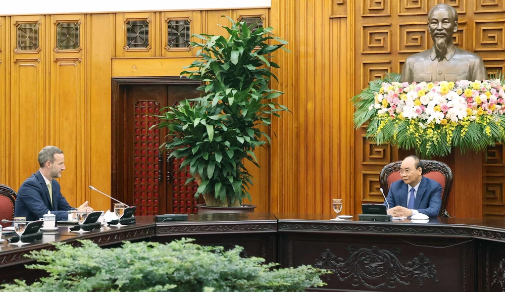 Thủ tướng Nguyễn Xuân Phúc tiếp ông Adam Boehler, Tổng Giám đốc Cơ quan Phát triển tài chính quốc tế (DFC) Hoa Kỳ. Ảnh: TTXVN