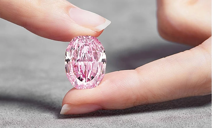 Viên kim cương hồng tím giá 26,6 triệu USD