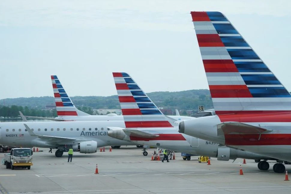 Máy bay của American Airlines ở sân bay Reagan, Washington, Mỹ, ngày 29-4-2020. Ảnh: REUTERS