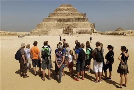 Khách quốc tế thăm Kim tự tháp, ở thủ đô Cairo, Ai Cập. Ảnh: REUTERS