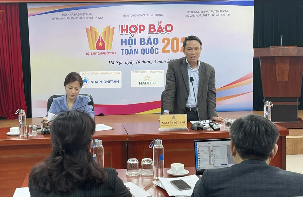 Hội Báo toàn quốc do Hội Nhà báo Việt Nam, UBND TP Hà Nội đồng chủ trì phối hợp với Ban Tuyên giáo Trung ương, Bộ TT-TT, Bộ VH-TT-DL tổ chức. 