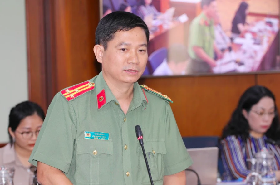 Thượng tá Lê Mạnh Hà, Phó Phòng Tham mưu, Công an TPHCM, trả lời tại họp báo. Ảnh: THẢO LÊ
