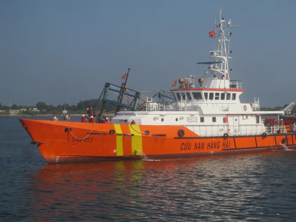 Tàu cứu nạn SAR 413 thực hiện nhiệm vụ cứu nạn trên biển