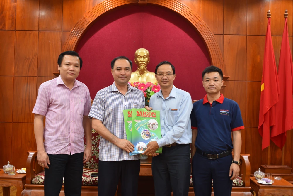 Báo Sài Gòn Giải Phóng trao báo xuân tại huyện Long Điền, tỉnh Bà Rịa - Vũng Tàu