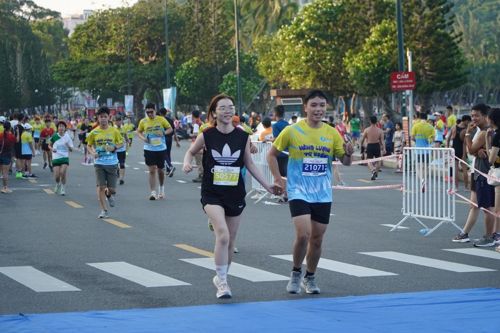 Các VĐV hào hứng tham gia Giải Việt dã Báo Bà Rịa - Vũng Tàu