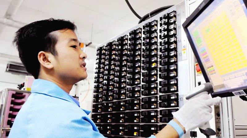 Sản xuất sản phẩm điện tử dân dụng tại công ty greystone data systems (Hoa Kỳ) ở TPHCM