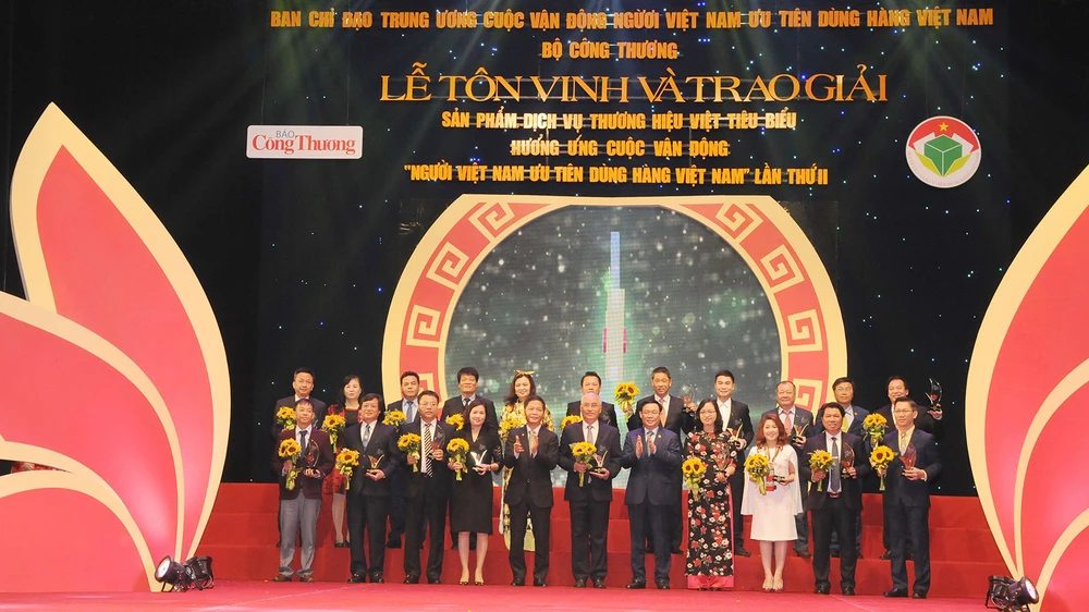 PV GAS nhận Giải thưởng “Top 10 Doanh nghiệp có dịch vụ Thương hiệu Việt xuất sắc”