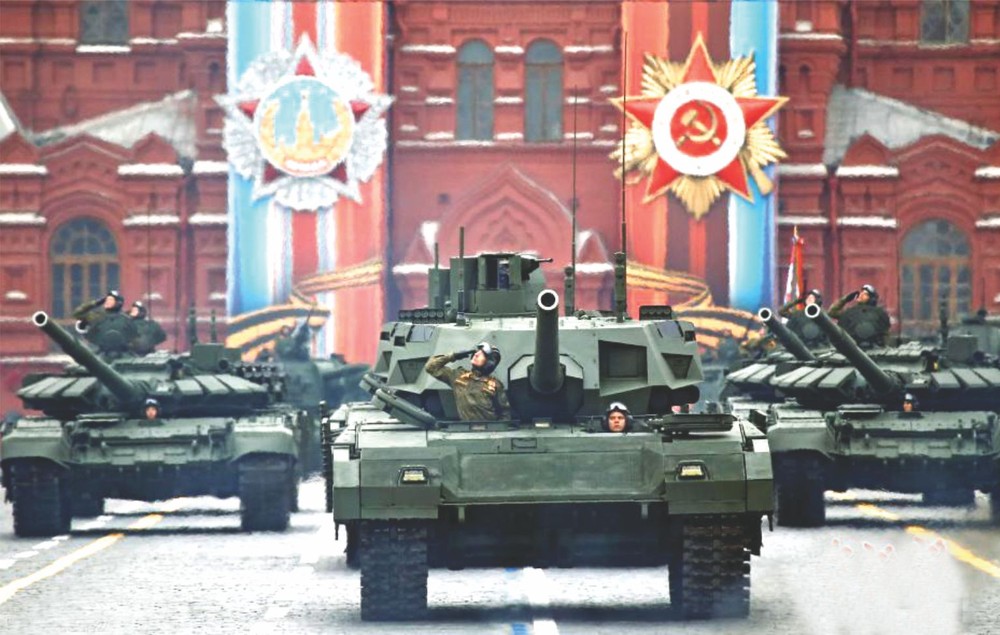 俄羅斯 T-14（阿瑪塔）主戰坦克接受檢閱。（圖源：互聯網）
