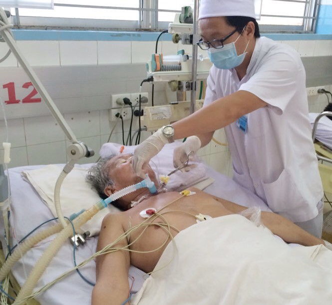 一名患破傷風病人正在市熱帶病 醫院接受治療。