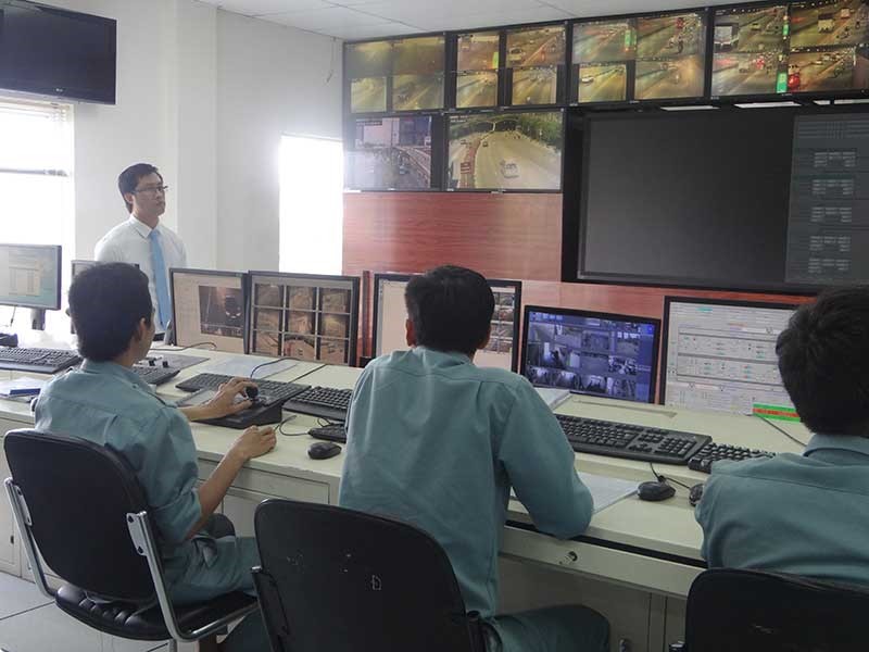 西貢河隧道管理中心的交通攝錄系統也用 於治水工作。